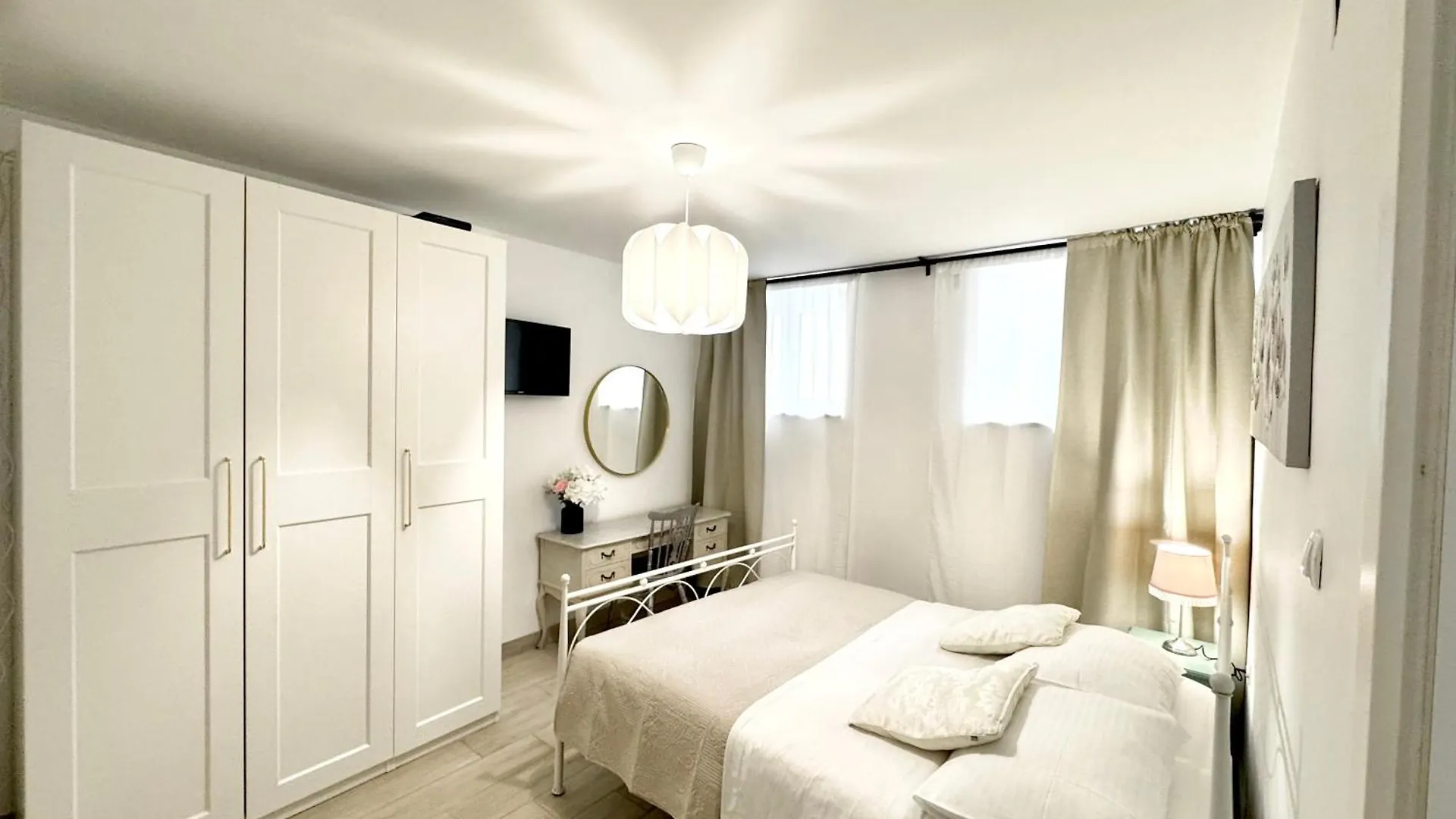 Charming Apartment In Split Center contacts